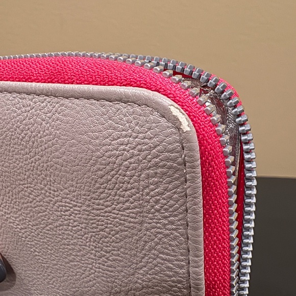 Betsey Johnson Kitsch Puppy Dog Face Zip Around Wristlet Wallet - Picture 6 of 8